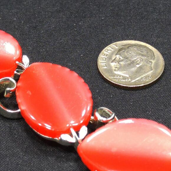 Lisner Red Lucite Leaves Bracelet, Silver Tone, 1950s Vintage Jewelry - Picture 9 of 10